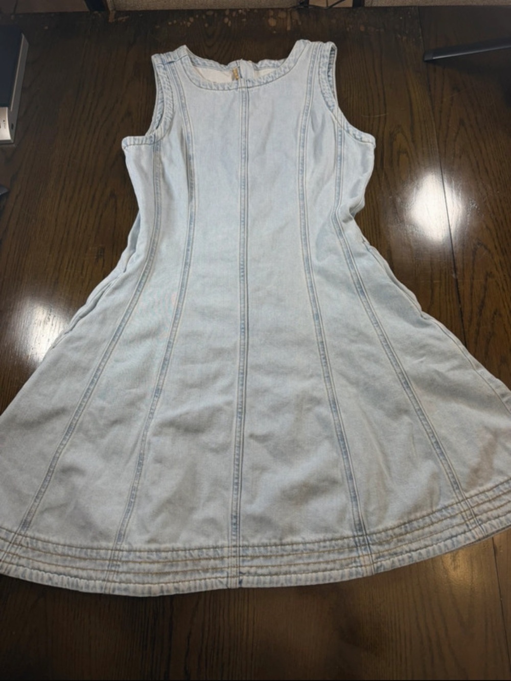 Woman’s Light Denim Dress S New without Tags Free Assembly